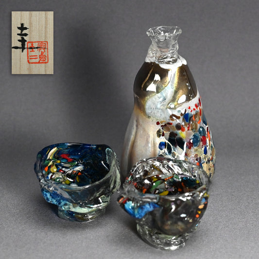 Glass Tokkuri and Cups ー奥島 圭二 “玻璃酒器一式 徳利と盃”