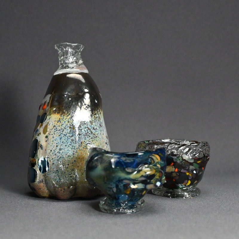 Glass Tokkuri and Cups ー奥島 圭二 “玻璃酒器一式 徳利と盃”