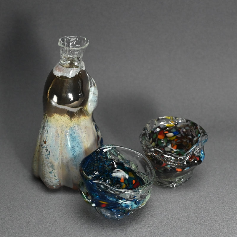 Glass Tokkuri and Cups ー奥島 圭二 “玻璃酒器一式 徳利と盃”