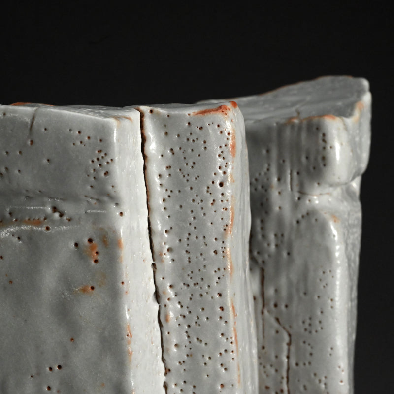 Radical Shino Vase ー鈴木 藏 "志野花器"