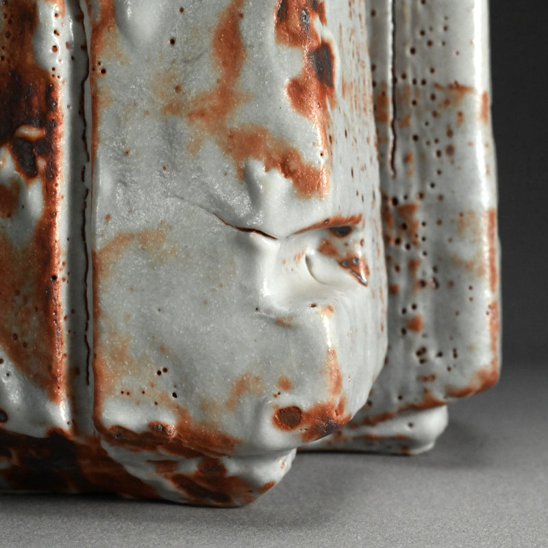 Radical Shino Vase ー鈴木 藏 "志野花器"