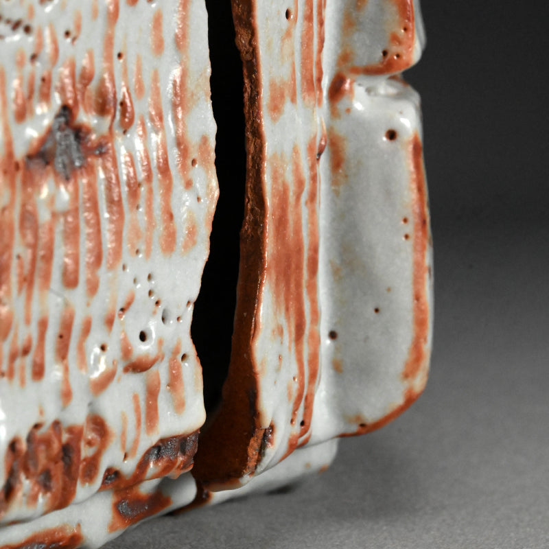 Radical Shino Vase ー鈴木 藏 "志野花器"