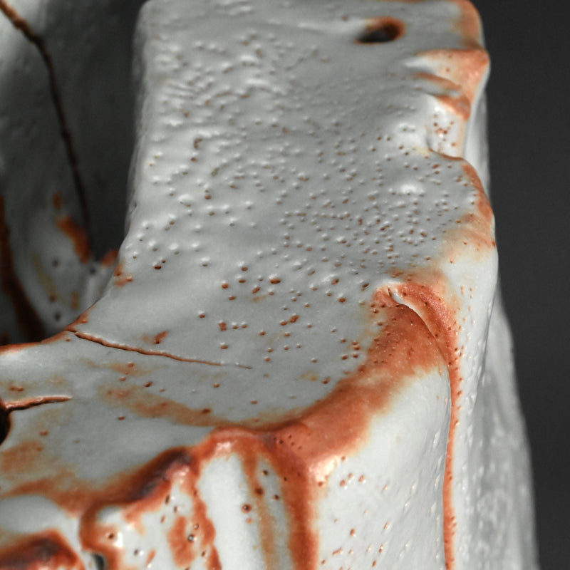 Radical Shino Vase ー鈴木 藏 "志野花器"