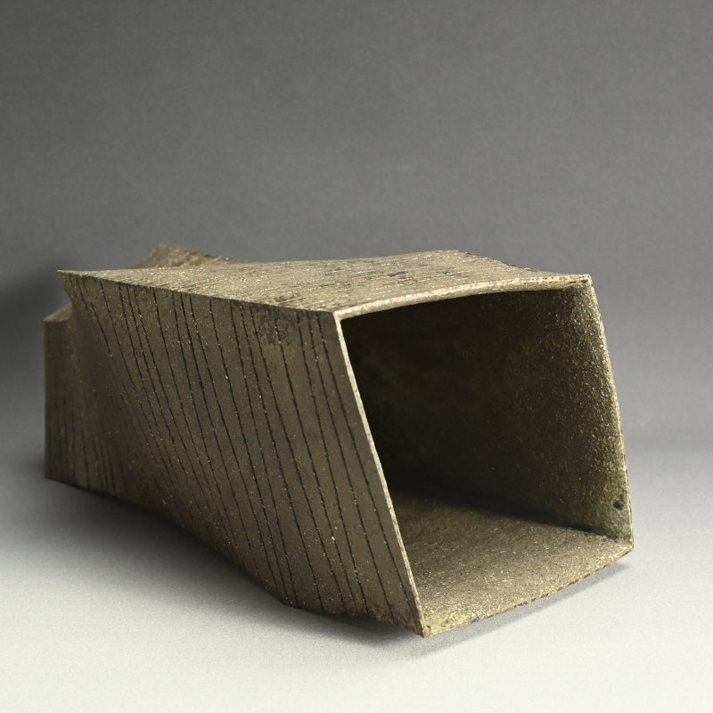 Massive Brutalist Vase ー伊藤 信 “線文壷”