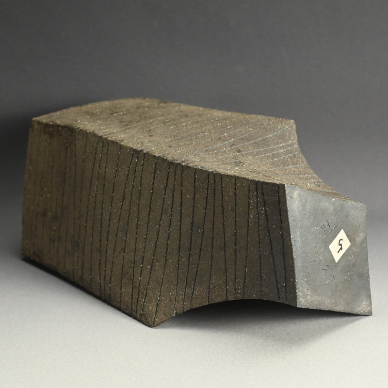 Massive Brutalist Vase ー伊藤 信 “線文壷”