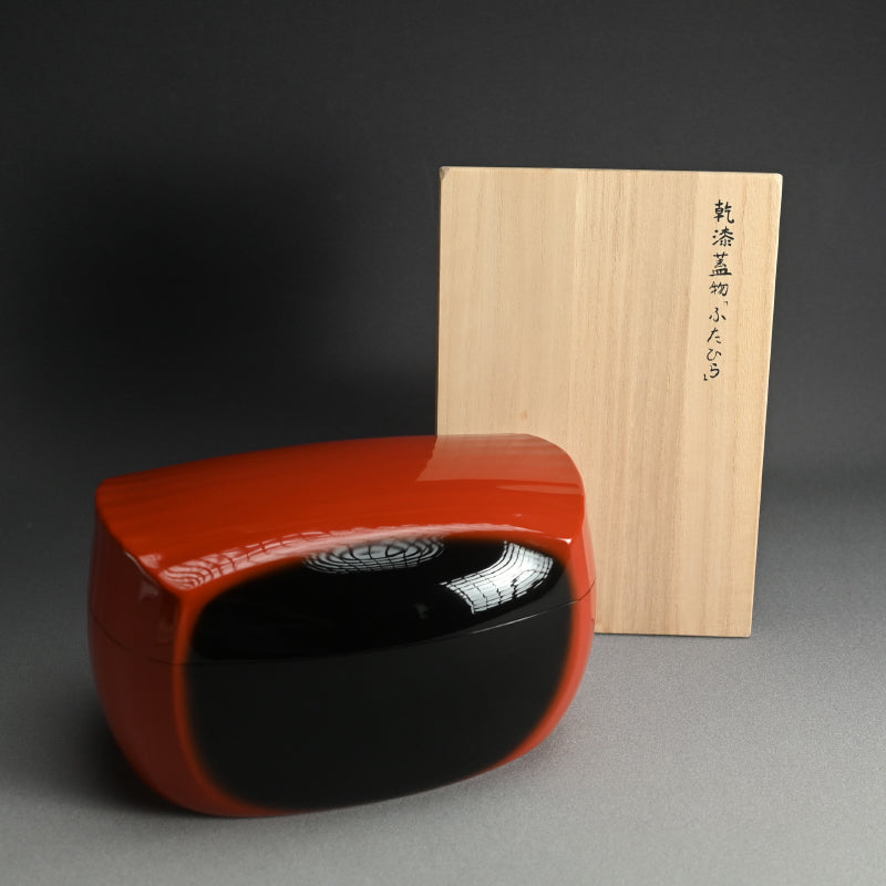 Exhibited Dry lacquer box ー築地 久弥 “乾漆蓋物”「ふたひら」