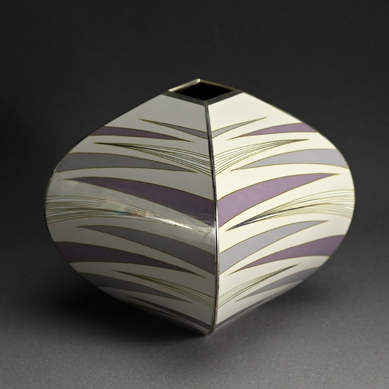 Exhibited Cloisonné Vase ー 柴田 明 “有線七宝抽象文花器”