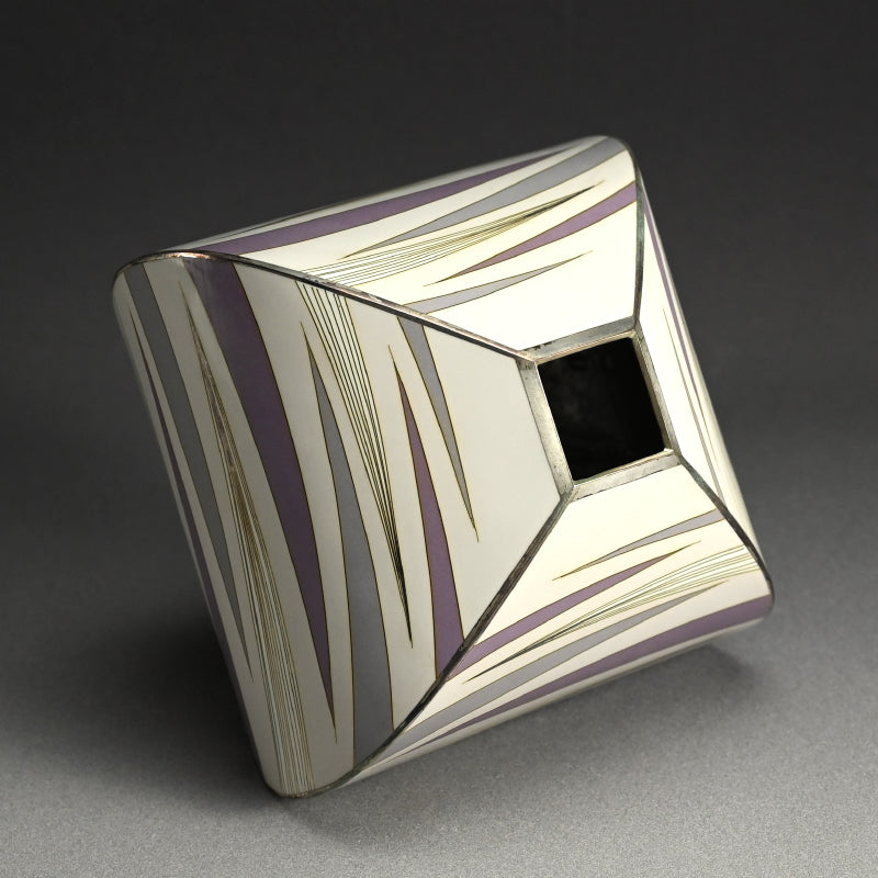 Exhibited Cloisonné Vase ー 柴田 明 “有線七宝抽象文花器”
