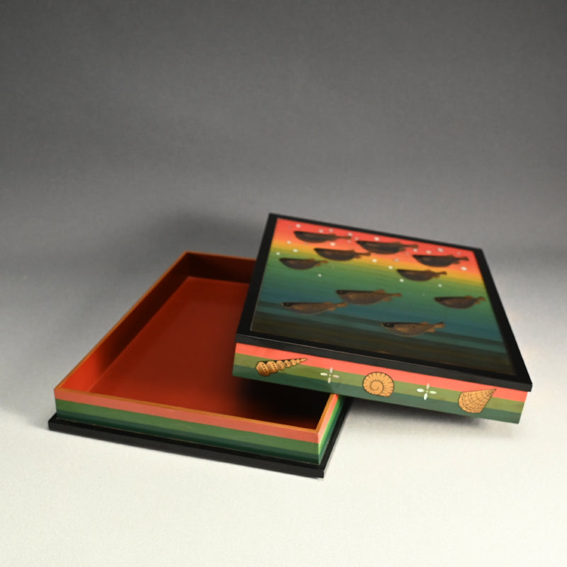 Nationally Exhibited Decorative Lacquer Box ー山崎 覚太郎 “遊漁飾箱”