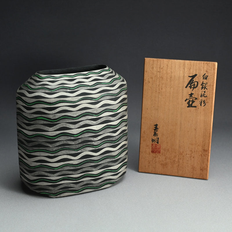 Contemporary Vase by Morino (Hiroaki) Taimei ー森野 泰明 "白銀泥彩扁壺"