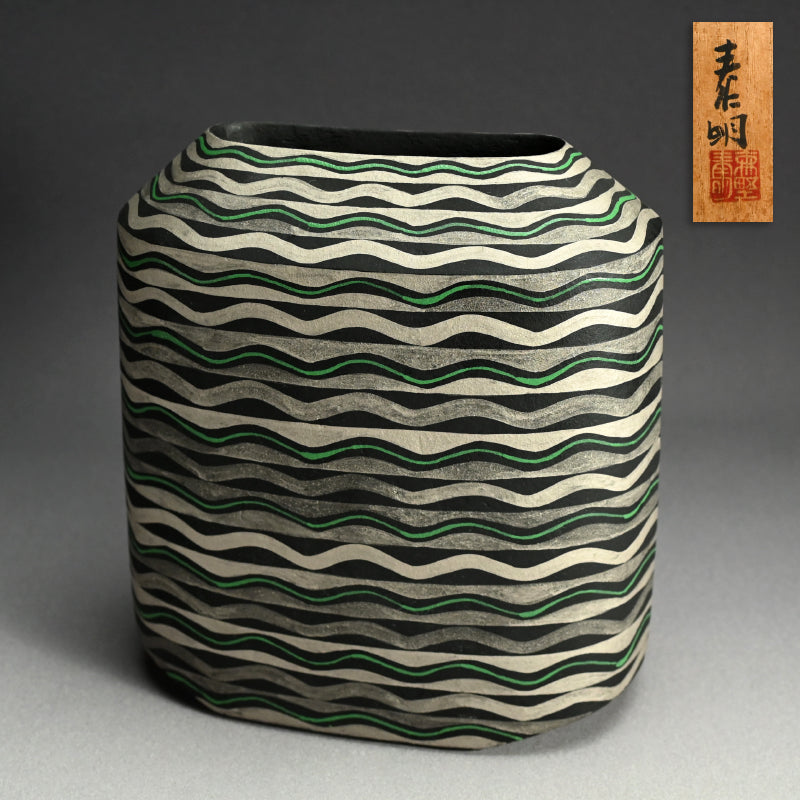 Contemporary Vase by Morino (Hiroaki) Taimei ー森野 泰明 "白銀泥彩扁壺"