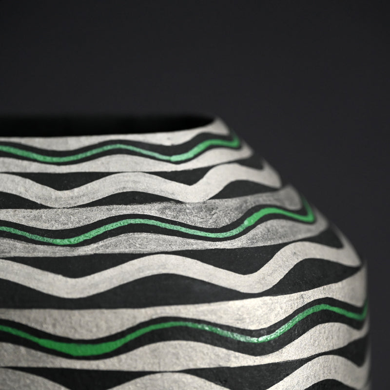 Contemporary Vase by Morino (Hiroaki) Taimei ー森野 泰明 "白銀泥彩扁壺"