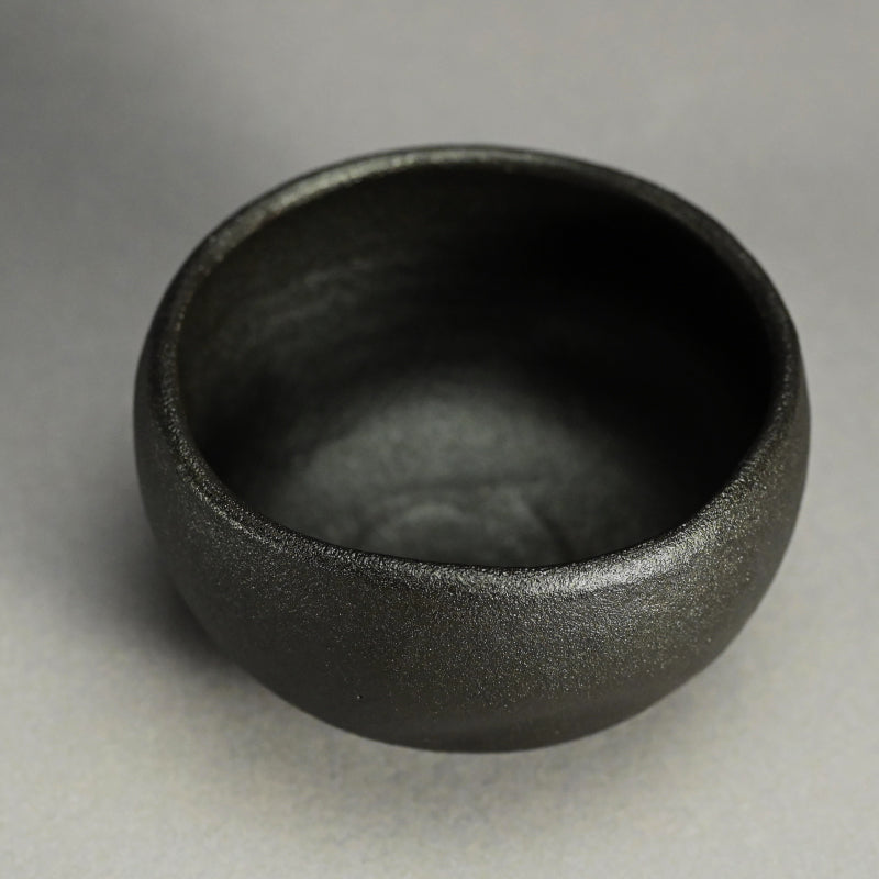 Large Nachi-guro Chawan Tea Bowl ー寒川 栖豊 "紀州焼 茶碗"