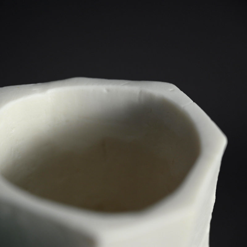 Exquisite Porcelain Vase ー小川 待子 “筒”