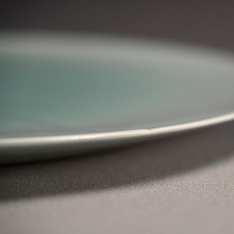 Exquisite Sheer Celadon Disc ー深見 陶治 “翠"