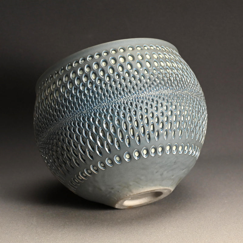 Layered Vase ー加藤 重美 “重化粧彫点文壺”