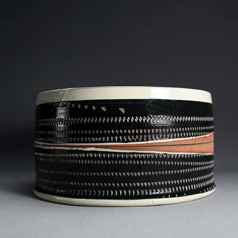 Large Ceramic Box ー近藤 豊 “白班之文 陶筥”