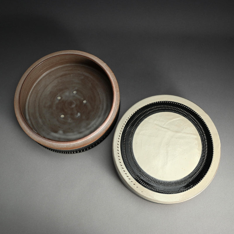 Large Ceramic Box ー近藤 豊 “白班之文 陶筥”