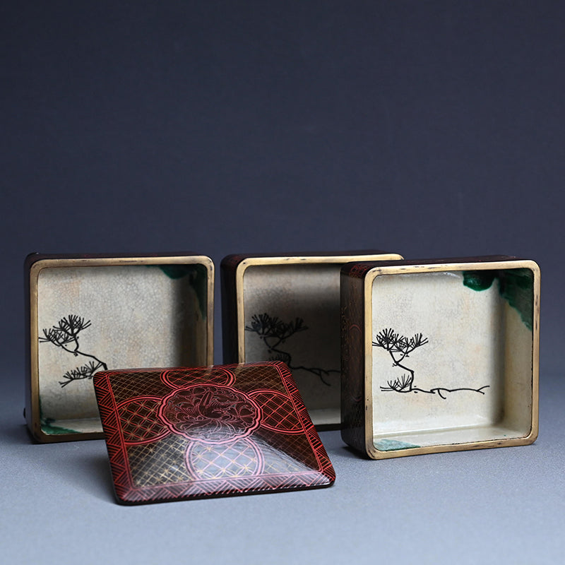 Toyoraku Yaki Lacquered Ceramic Jubako Stacking Box ー豊楽焼重箱