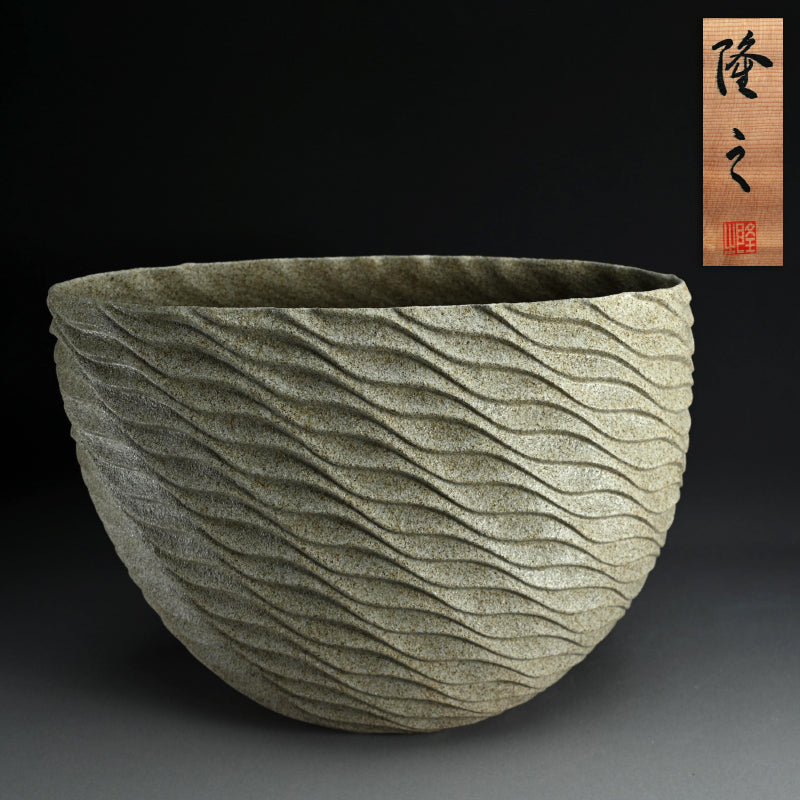 Big Vase Exhibited at the Japan Ceramic Art Exhibitionー崎山 隆之 “波紋”