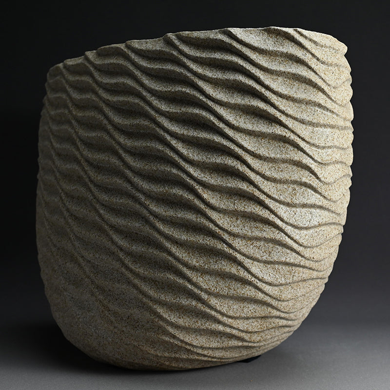 Big Vase Exhibited at the Japan Ceramic Art Exhibitionー崎山 隆之 “波紋”