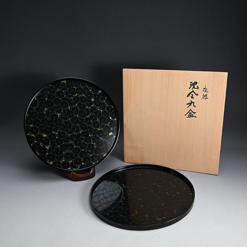 Lacquer Tray Set, Sakura by Living National Treasure ー小森 邦衞 “夜櫻 沈金丸盆”