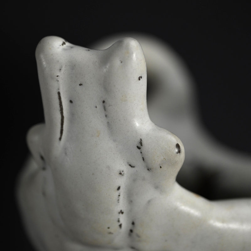 White Tripod Vase ー奥村 博美 “白釉 花器”