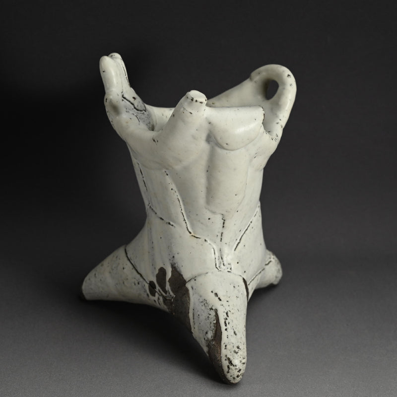 White Tripod Vase ー奥村 博美 “白釉 花器”