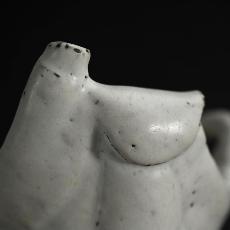 White Tripod Vase ー奥村 博美 “白釉 花器”