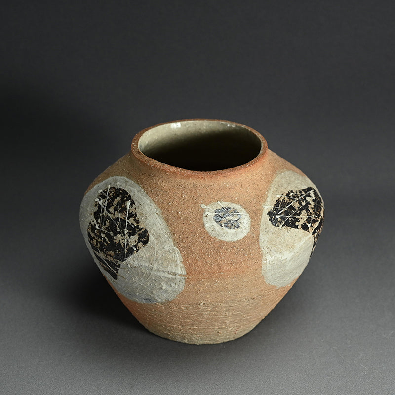 Early Kumakura Junkichi Vase, Sodeisha ー熊倉 順吉 "白化粧釉壺"