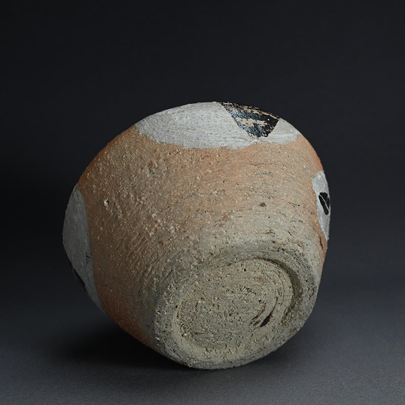 Early Kumakura Junkichi Vase, Sodeisha ー熊倉 順吉 "白化粧釉壺"
