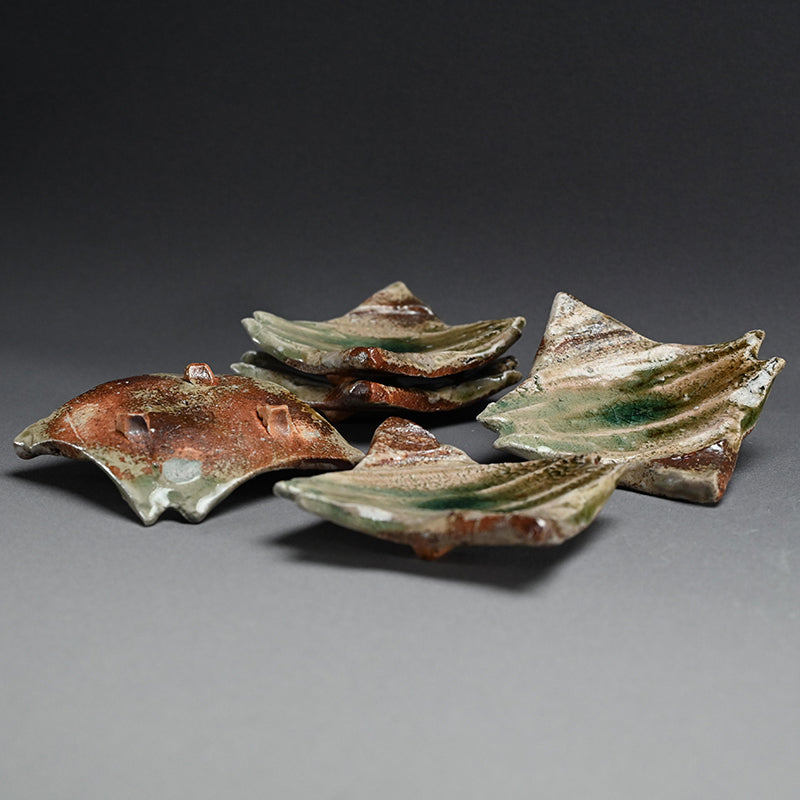 Haiyu Shinogi Small Plate ー新 学 “灰釉 鎬小皿”