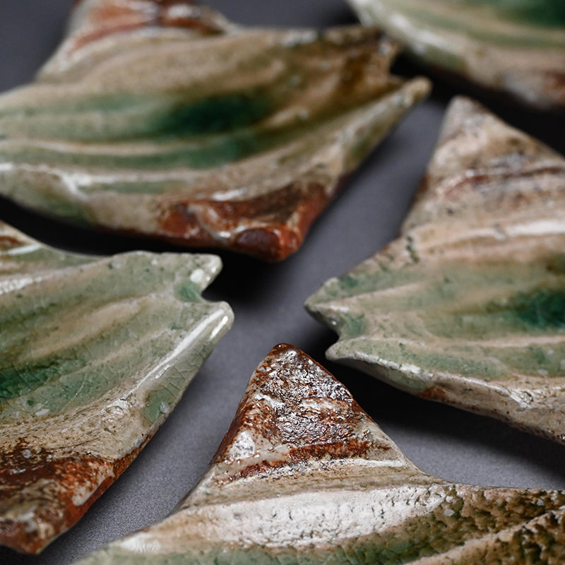 Haiyu Shinogi Small Plate ー新 学 “灰釉 鎬小皿”