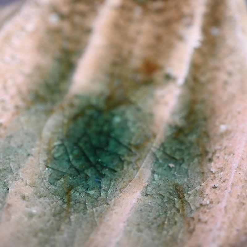 Haiyu Shinogi Small Plate ー新 学 “灰釉 鎬小皿”