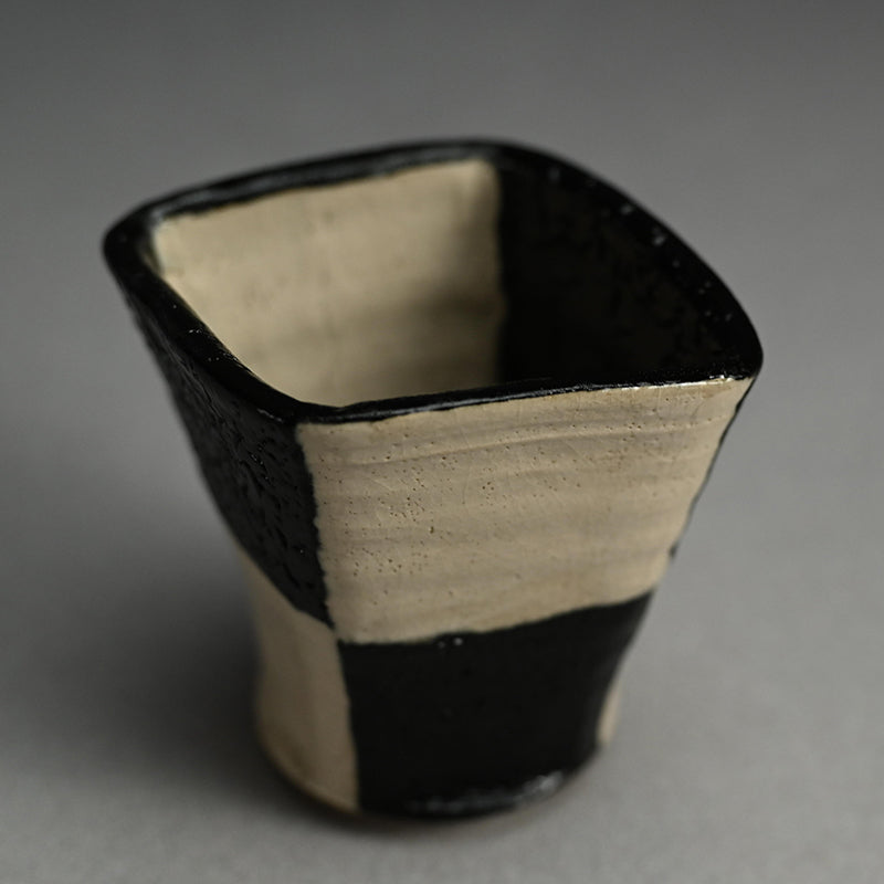 Kuro Oribe Ichimatsu Tea Container ー利茶土 ミルグリム “黒織部菱形市松茶器”