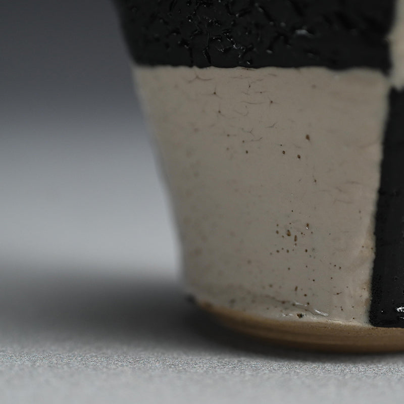 Kuro Oribe Ichimatsu Tea Container ー利茶土 ミルグリム “黒織部菱形市松茶器”