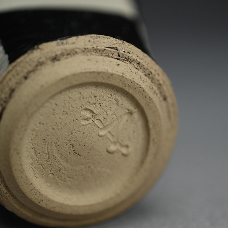 Kuro Oribe Ichimatsu Tea Container ー利茶土 ミルグリム “黒織部菱形市松茶器”