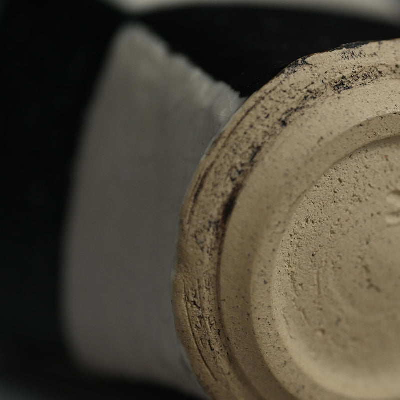 Kuro Oribe Ichimatsu Tea Container ー利茶土 ミルグリム “黒織部菱形市松茶器”