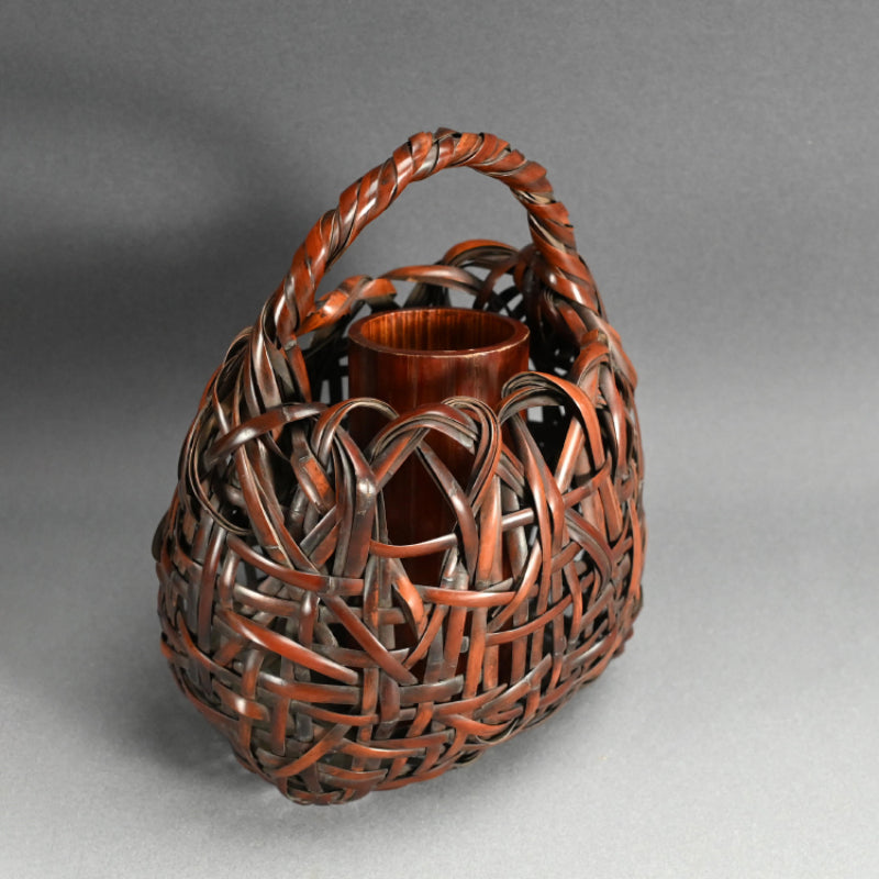 Bamboo Basket ー初代 和田 和一斎 "煤竹袋形掛花籠"