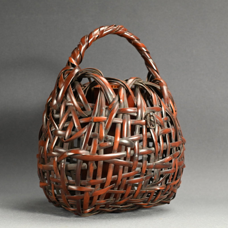 Bamboo Basket ー初代 和田 和一斎 "煤竹袋形掛花籠"