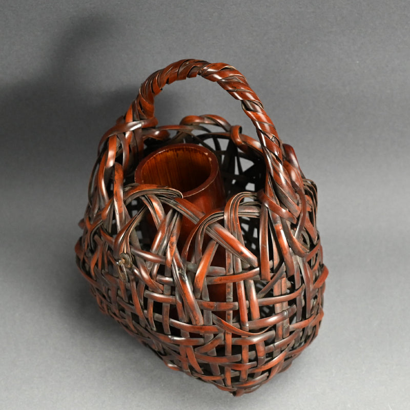 Bamboo Basket ー初代 和田 和一斎 "煤竹袋形掛花籠"