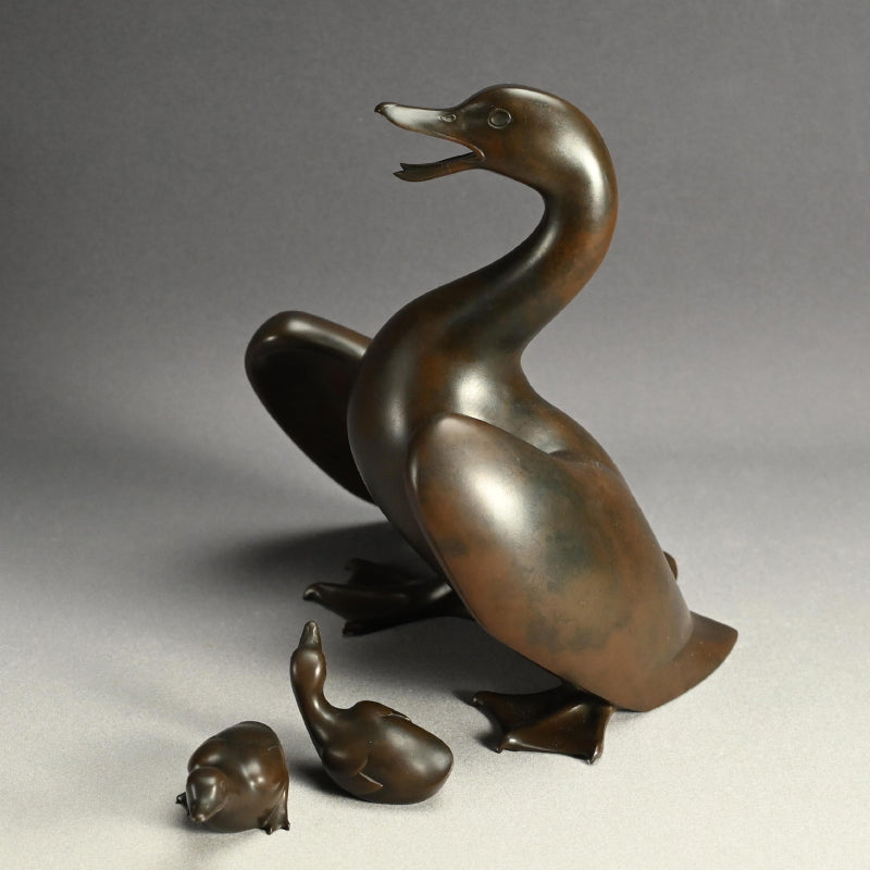 Bronze Duck family by Imperial Artist ー津田 信夫 "愛憐庇護"