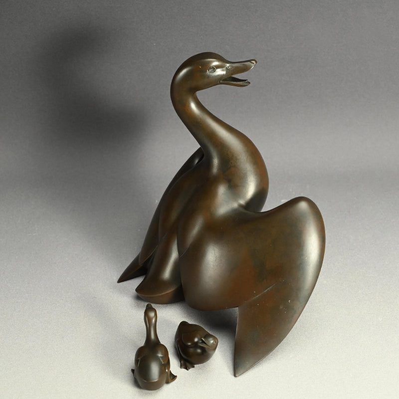 Bronze Duck family by Imperial Artist ー津田 信夫 "愛憐庇護"