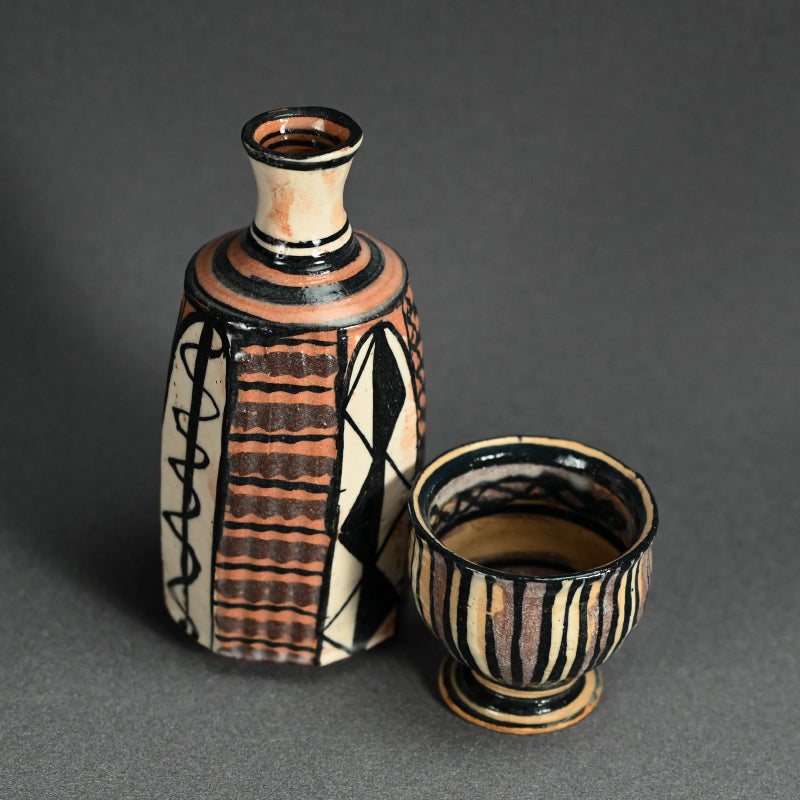 Playful Aka-Oribe Sake Set ー利茶土 ミルグリム “AKA ORIBE SAKE CUP”, “AKA ORIBE TOKKURI”
