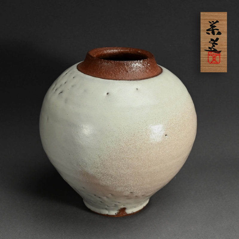 花瓶　共箱　美品　萩焼 三輪栄造 作 萩花入 筒花入 花瓶 茶道具　陶器　伝統品 萩花瓶 ー三輪栄造 「萩花入」 / Miwa Reizo – Kura Monzen Gallery