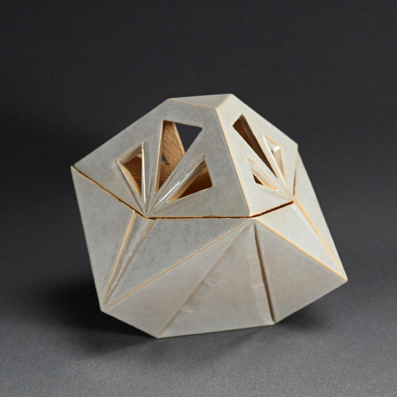 Modernist Koro by Rokubei Ⅷ ー八代 清水 六兵衛 “輝白釉刻線 香炉”