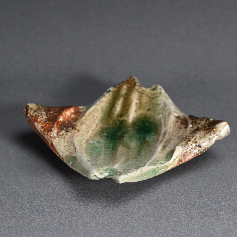 Haiyu Shinogi Small Plate ー新 学 “灰釉 鎬小皿”