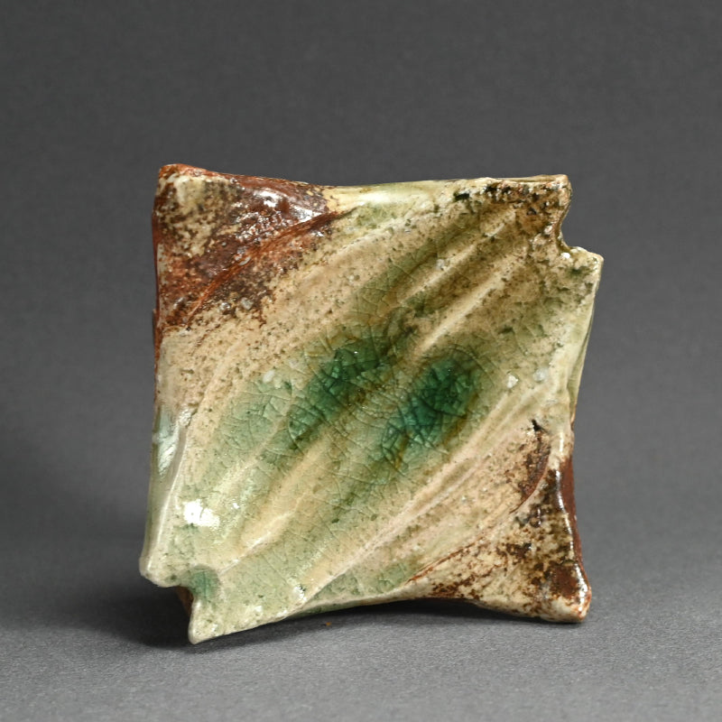 Haiyu Shinogi Small Plate ー新 学 “灰釉 鎬小皿”