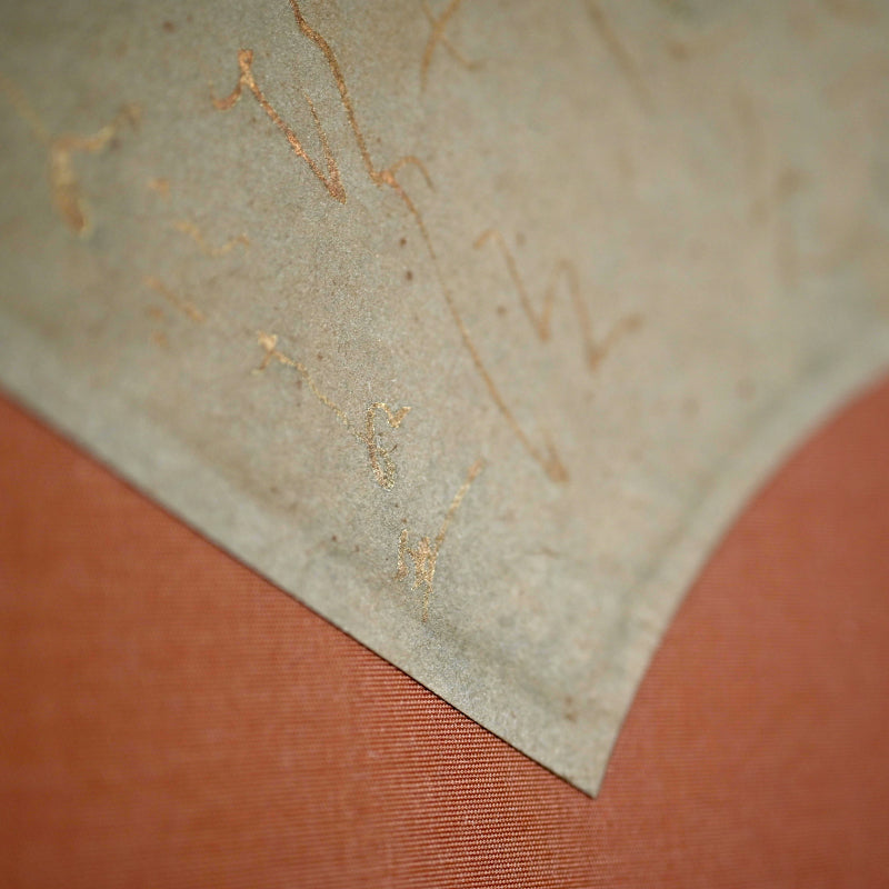 Golden Flowing Calligraphy by Buddhist Nun ー大石 順教