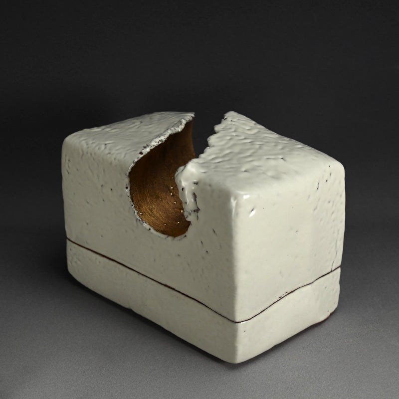 Sculptural Ceramic “Luminous” Box ー三輪 和彦 (十三代 休雪) "輝環"